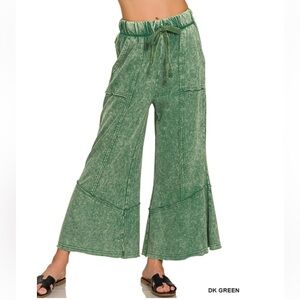 269 ❤️ DARK GREEN EXPOSED-SEAM FLARE
HEM PANTS WITH POCKETS